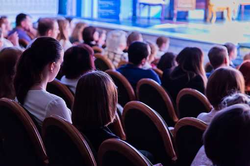 10 Best Live Theater Venues in Illinois!